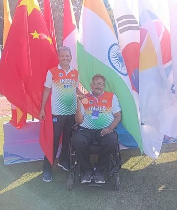 13... एशियन चैंपियनशिप में जीत के बाद खुशी मनाते नवीन दलाल व अन्य। स्रोत:सोशल मीडिया