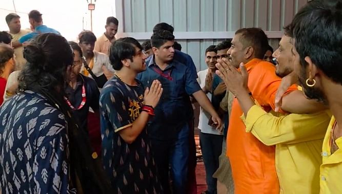मुंबई की तर्ज पर अब बागेश्वर मठ बिहार में स्थापित होगा।