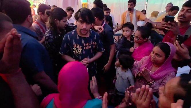मुंबई की तर्ज पर अब बागेश्वर मठ बिहार में स्थापित होगा।