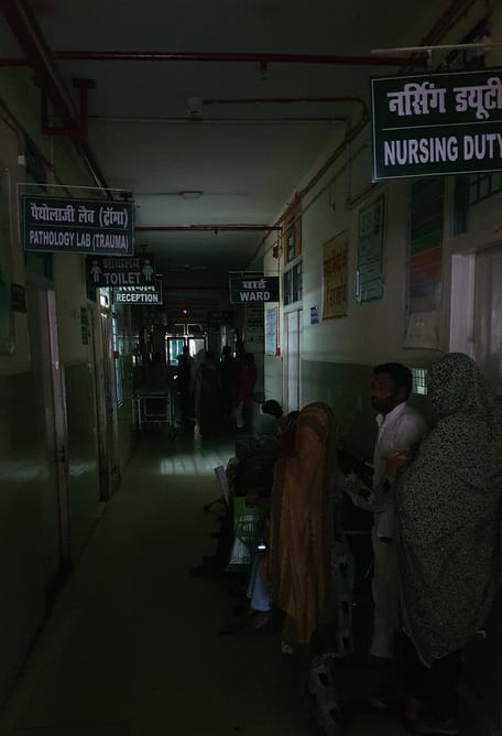 नानौता में मोहर्रम के जुलूस के बाद फूड प्वाइजनिंग का शिकार जिला अस्पताल में भर्ती युवती। नानौता में मोहर्रम के जुलूस के बाद फूड प्वाइजनिंग का शिकार जिला अस्पताल में भर्ती युवती।