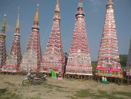 थाने के समीप रखे गए ताजिया। संवाद थाने के समीप रखे गए ताजिया। संवाद