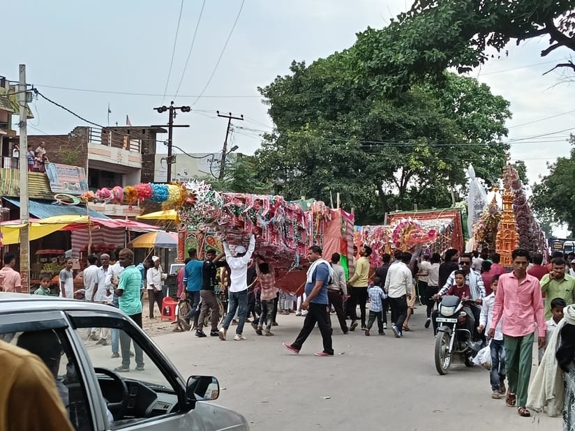 थाने के समीप रखे गए ताजिया। संवाद थाने के समीप रखे गए ताजिया। संवाद