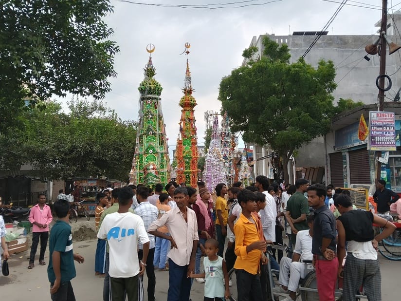 थाने के समीप रखे गए ताजिया। संवाद थाने के समीप रखे गए ताजिया। संवाद