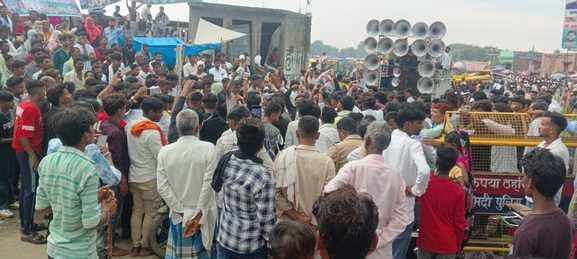 थाने के समीप रखे गए ताजिया। संवाद थाने के समीप रखे गए ताजिया। संवाद