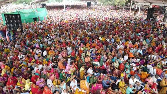 कुबेरेश्वरधाम पर उमड़ा आस्था का सैलाब