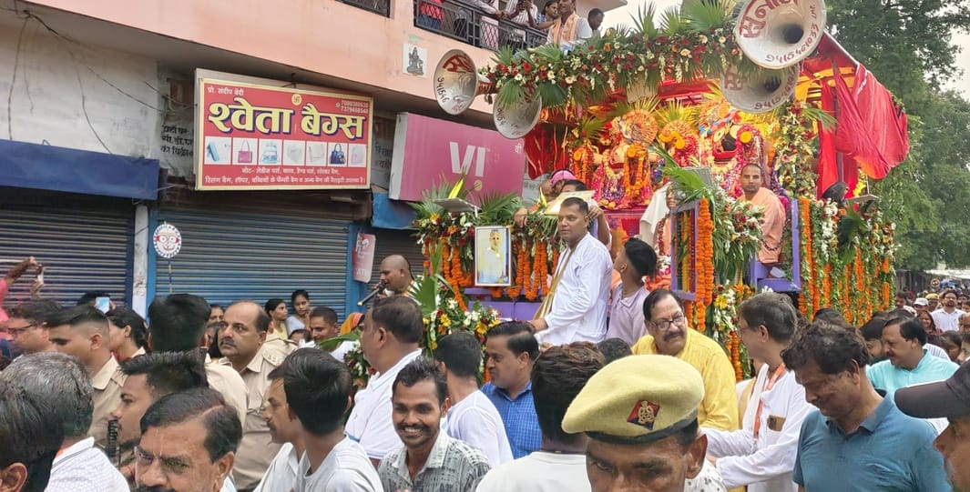 श्री जगन्नाथ रथयात्रा में नृत्य करती विदेशी श्रद्धालु। संवाद श्री जगन्नाथ रथयात्रा में नृत्य करती विदेशी श्रद्धालु। संवाद
