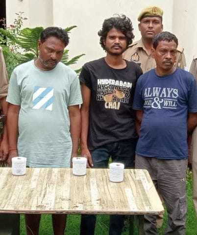 सदर कोतवाली में खड़े डोडा तस्कर।स्रोत:पुलिस सदर कोतवाली में खड़े डोडा तस्कर।स्रोत:पुलिस