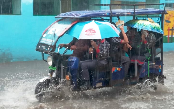टाउन हॉल स्थित नगर निगम कार्यालय में भरा बारिश का पानी। संवाद टाउन हॉल स्थित नगर निगम कार्यालय में भरा बारिश का पानी। संवाद