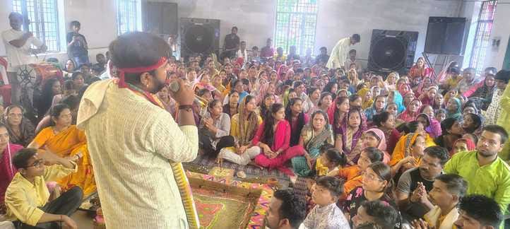 बीसलपुर के जय गुरुदेव आश्रम पर प्रवचन करते रमेश चंद्र मिश्रा स्रोत आयोजक बीसलपुर के जय गुरुदेव आश्रम पर प्रवचन करते रमेश चंद्र मिश्रा स्रोत आयोजक