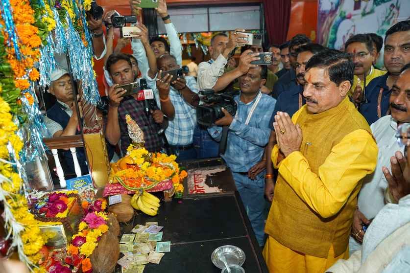 सांदीपनी आश्रम में किया पूजन