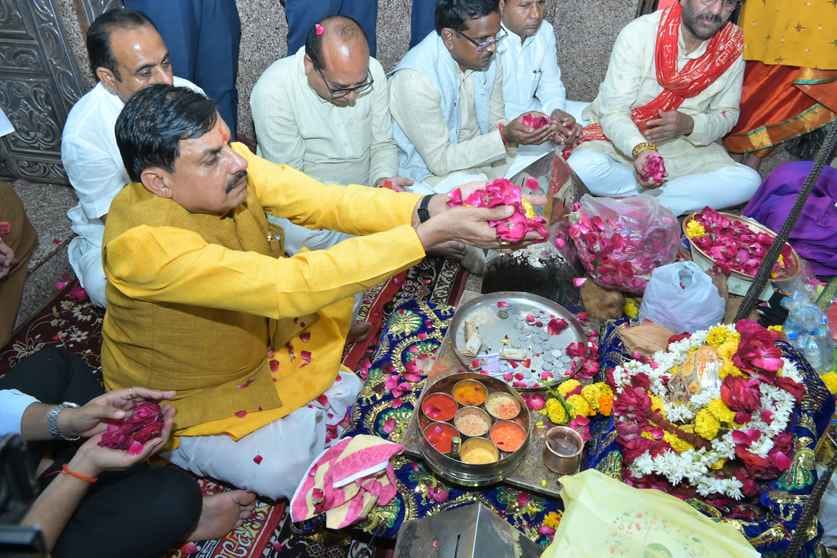 सांदीपनी आश्रम में किया पूजन