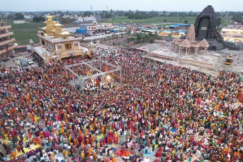 पंडित मिश्र ने दी गुरु दीक्षा