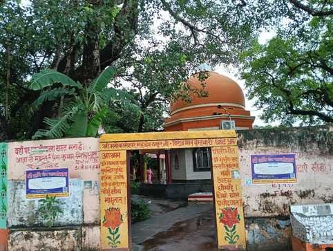 शहर के ब्रह्मचारी घाट पर अधूरा पड़ा सुंदरीकरण कार्य संवाद