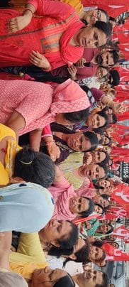 ऊना में रोष रैली निकालते हुए सिटू व मिड डे मील यूनियन की महिला कार्यकर्ता।संवाद