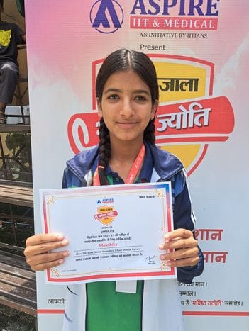 अमर उजाला भविष्य ज्योति  सम्मान समारोह कार्यक्रम के दौरान पदम छात्र स्कूल में छात्राएं सांस्कृत