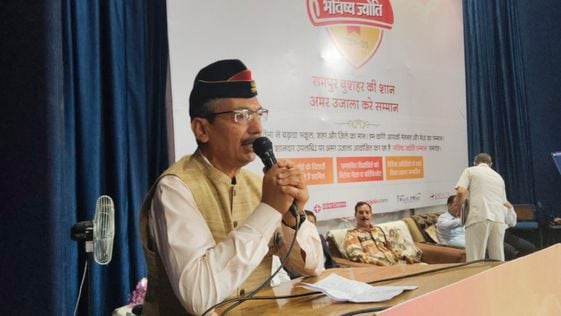 अमर उजाला भविष्य ज्योति  सम्मान समारोह कार्यक्रम के दौरान पदम छात्र स्कूल में छात्राएं सांस्कृत