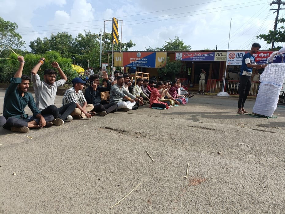 एबीवीपी कार्यकर्ताओं ने रामनगर चौकी के सामने किया चक्काजाम