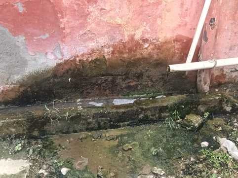 जिला अस्पताल परिसर में मेडिकल वेस्ट सहित लगा कूड़े का ढेर। संवाद जिला अस्पताल परिसर में मेडिकल वेस्ट सहित लगा कूड़े का ढेर। संवाद