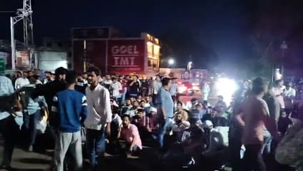 करणी सेना ने बाईपास पर किया चक्का जाम