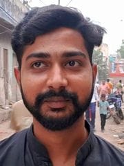 स्टेशन रोड पंडित जी पैट्रोल पंप के पास अधूरे पड़े नाले में भरा मलबा। संवाद