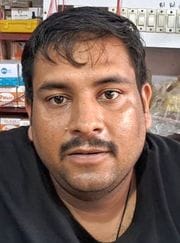 स्टेशन रोड पंडित जी पैट्रोल पंप के पास अधूरे पड़े नाले में भरा मलबा। संवाद