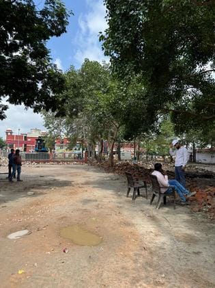 चारबाग स्टेशन पर हरे पड़ काटने की अफसर कर रहे तैयारी