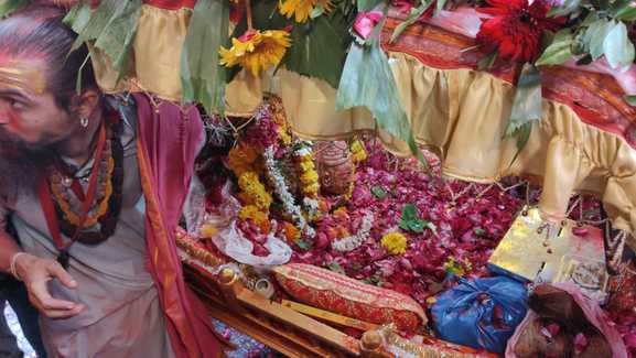 नगर भृमण के लिए निकले ज्योतिर्लिंग भगवान ओंकार जी एवं ममलेश्वर जी नगर भृमण के लिए निकले ज्योतिर्लिंग भगवान ओंकार जी एवं ममलेश्वर जी