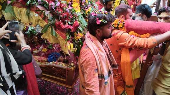 नगर भृमण के लिए निकले ज्योतिर्लिंग भगवान ओंकार जी एवं ममलेश्वर जी नगर भृमण के लिए निकले ज्योतिर्लिंग भगवान ओंकार जी एवं ममलेश्वर जी