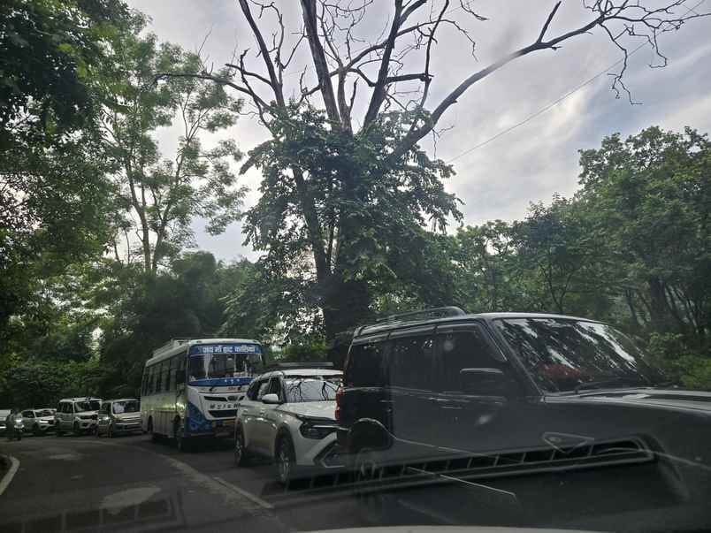 वीकेंड पर पर्यटकों के लौटने के कारण रानी बाग से भुजिया घाट तक लगा जाम। अमर उजाला वीकेंड पर पर्यटकों के लौटने के कारण रानी बाग से भुजिया घाट तक लगा जाम। अमर उजाला