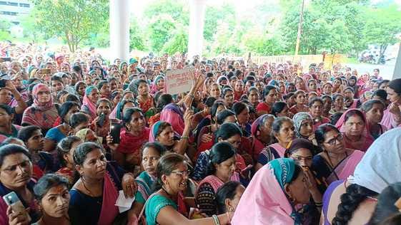गीता भवन में दिया धरना, नारेबाजी करते हुए निकाली आधा किलोमीटर लम्बी विरोध रैली
