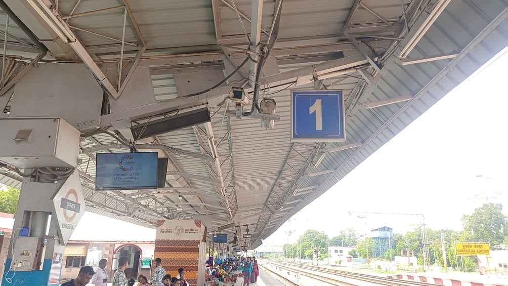 कुरुक्षेत्र। रेलवे जंक्शन का दृश्य। संवाद
