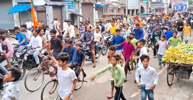 कांवड़ यात्रा में शामिल बाइक सवार शिवभक्तों की टोली। संवाद