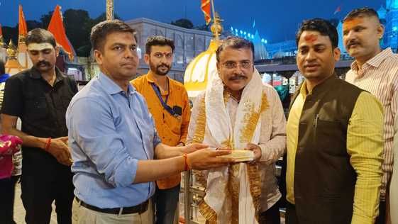 मंदिर समिति में किया स्वागत