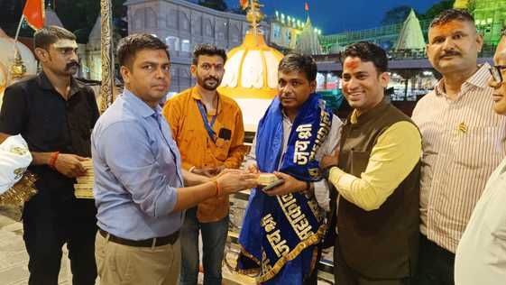 मंदिर समिति में किया स्वागत