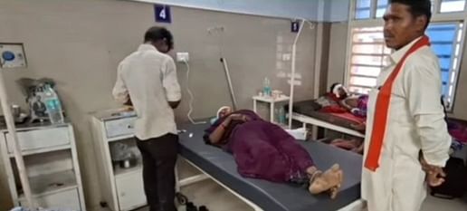 अस्पताल में इलाजरत घायल पत्नी