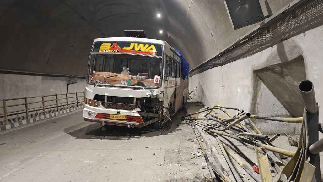राष्ट्रीय राजमार्ग 44 पर बनिहाल काजीगुंड सुरंग के अंदर एक व्यक्ति की मौत