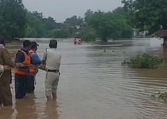 भारी बारिश से कच्चे मकान ढहे