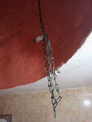 बलडोड में मंदिर में जांच करती पुलिस टीम। जागरूक पाठक।