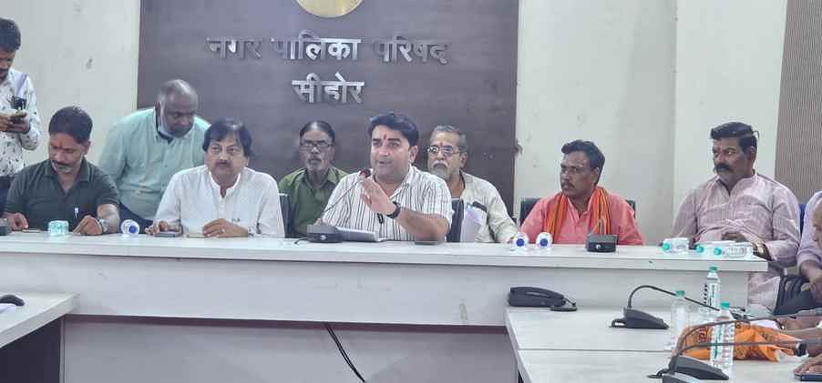 नगर पालिका परिषद सभागार में साझा किया गर्व का क्षण