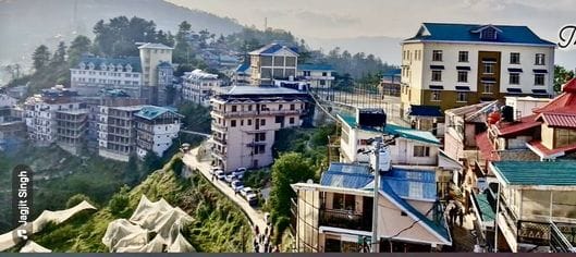 विज्ञान भवन दिल्ली में ठियोग नगर परिषद प्रदेश में सबसे स्वच्छ क़स्बे का अवार्ड प्राप्त करते हुए