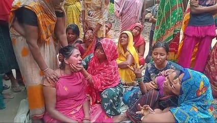 युवक की हत्या के बाद जुटी लोगों की भीड़। फोटो -अमर उजाला डिजिटल युवक की हत्या के बाद जुटी लोगों की भीड़। फोटो -अमर उजाला डिजिटल