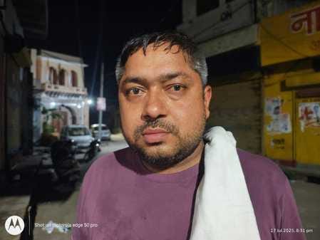17jjrp21- झज्जर के शिव चौक पर पड़े कूड़े में मुंह मारते पशु। संवाद 17jjrp21- झज्जर के शिव चौक पर पड़े कूड़े में मुंह मारते पशु। संवाद