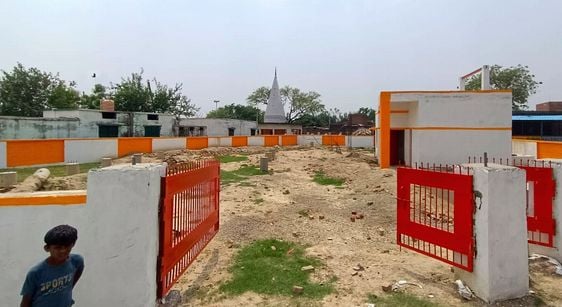 आजमगढ़ मढि़या में अधूरा पड़ा ओवर हेड टैंक का निर्माण। संवाद
