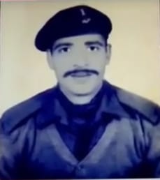 फोटो :38: सोनीपत में बेटों और बहुओं के साथ शहीद भीम सिंह की पत्नी सुनीता देवी। संवाद फोटो :38: सोनीपत में बेटों और बहुओं के साथ शहीद भीम सिंह की पत्नी सुनीता देवी। संवाद