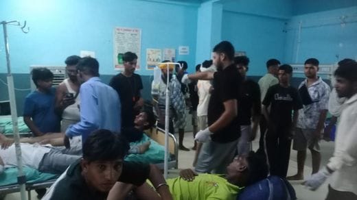 18जेएनडी25-बद्दोवाल गांव के पास कांवडिय़ों की गाड़ी का फ टा हुआ टायर। संवाद 18जेएनडी25-बद्दोवाल गांव के पास कांवडिय़ों की गाड़ी का फ टा हुआ टायर। संवाद