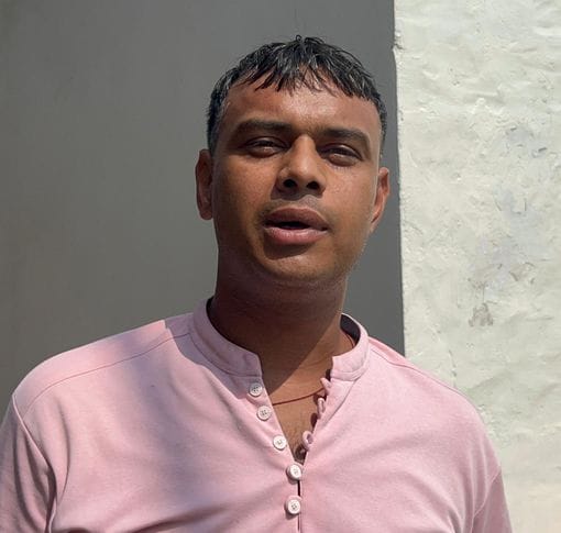 हिसार बाइपास स्थित शास्त्री नगर कॉलोनी में सीवर लाइन को जांचते मजदूर। संवाद हिसार बाइपास स्थित शास्त्री नगर कॉलोनी में सीवर लाइन को जांचते मजदूर। संवाद