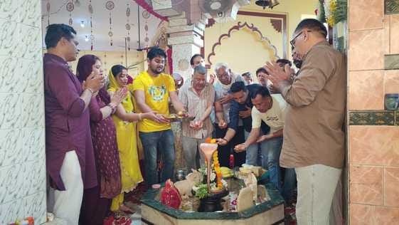 20जेएनडी05-सफीदों रोड से कांवड़ लेकर गुजरते हुए कांवडिय़े। संवाद