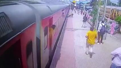 बैतूल रेलवे स्टेशन पर दर्दनाक हादसा, चलती ट्रेन में चढ़ते वक्त छात्रा की मौत