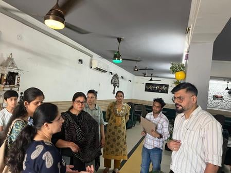 नाहन में पैन इंडिया रैस्क्यू ड्राइव में शामिल भिन्न विभागों  व संगठनों के पदाधिकारी। संवाद