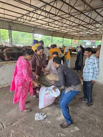 अंबाला छावनी की रामबाग गौशाला में आयोजित कार्यक्रम में पहुंचे लायंस क्लब सदस्य। प्रवक्ता